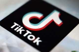 La vente de TikTok est imposée par le Congrès américain qui souhaite que la maison mère chinoise ByteDance cède ce réseau social, très populaire aux Etats-Unis. (photo d'illustration) KEYSTONE/AP/KIICHIRO SATO